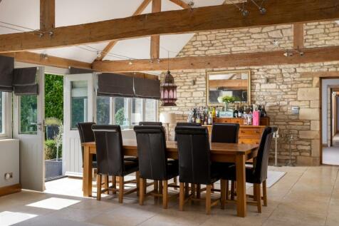 41 - Long Barn - GL54 3QY - Web.jpg