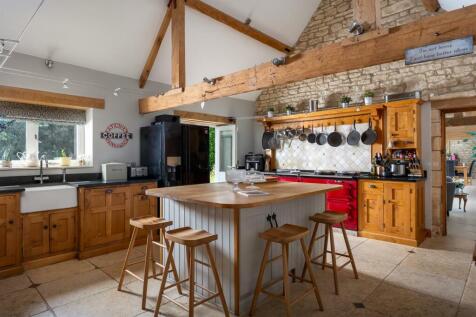 31 - Long Barn - GL54 3QY - Web.jpg