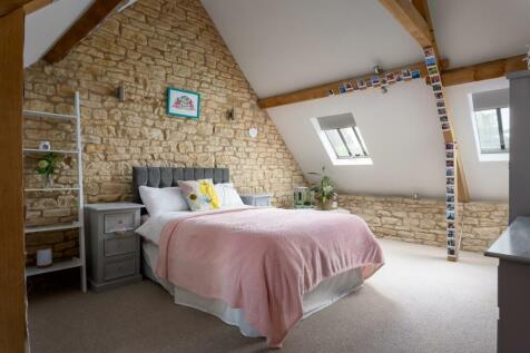 52 - Long Barn - GL54 3QY - Web.jpg