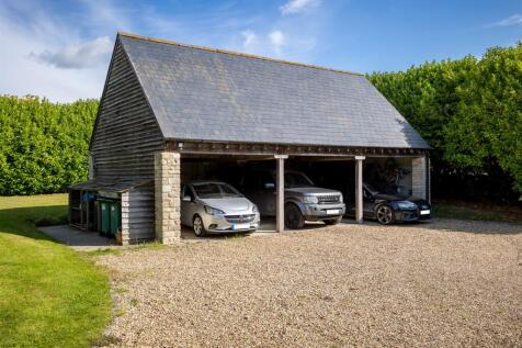 5 - Long Barn - GL54 3QY - Web.jpg