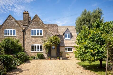 7 - 3 Manor Farm Cottages - GL7 7AL - Web.jpg