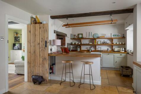 19 - 3 Manor Farm Cottages - GL7 7AL - Web.jpg