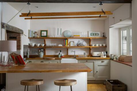 21 - 3 Manor Farm Cottages - GL7 7AL - Web.jpg