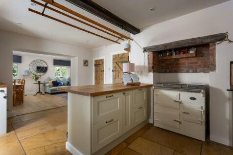 23 - 3 Manor Farm Cottages - GL7 7AL - Web.jpg