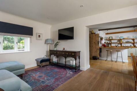 25 - 3 Manor Farm Cottages - GL7 7AL - Web.jpg
