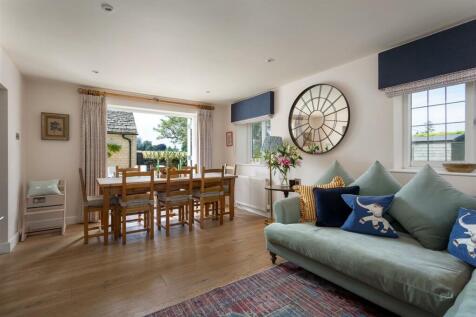 26 - 3 Manor Farm Cottages - GL7 7AL - Web.jpg