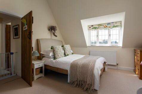 56 - 3 Manor Farm Cottages - GL7 7AL - Web.jpg