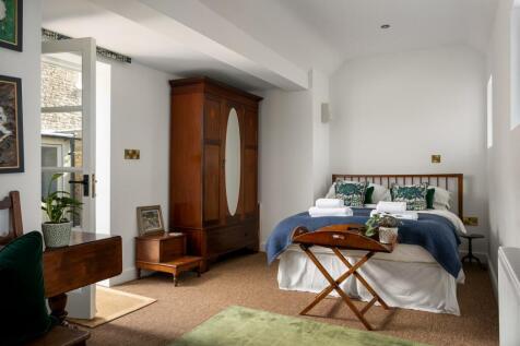 40 - 3 Manor Farm Cottages - GL7 7AL - Web.jpg