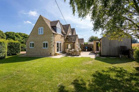 46 - 3 Manor Farm Cottages - GL7 7AL - Web.jpg