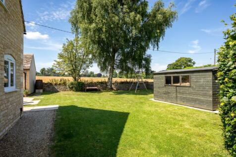 43 - 3 Manor Farm Cottages - GL7 7AL - Web.jpg