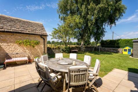 42 - 3 Manor Farm Cottages - GL7 7AL - Web.jpg