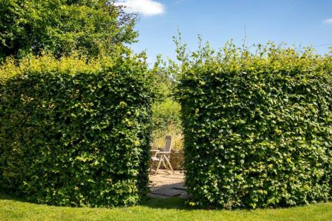 28 - 3 Manor Farm Cottages - GL7 7AL - Web.jpg