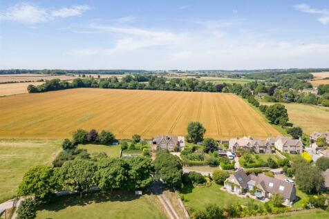 61 - 3 Manor Farm Cottages - GL7 7AL - Web.jpg