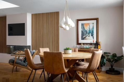 15 - Tynings House - GL51 4XF - Web.jpg