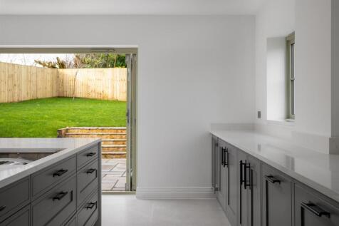 21 - Baddeley House - GL54 4NE - Web.jpg