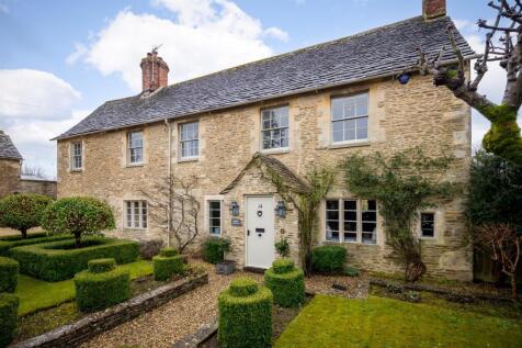 9 - Malt Cottage - GL7 5RY - Web.jpg