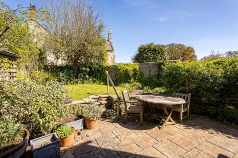 21 - Kates Cottage - GL54 3HE - Web.jpg