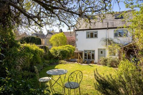 27 - Kates Cottage - GL54 3HE - Web.jpg