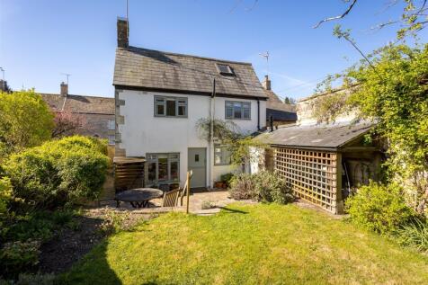 29 - Kates Cottage - GL54 3HE - Web.jpg