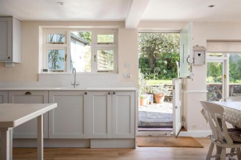 16 - Kates Cottage - GL54 3HE - Web - v2.jpg