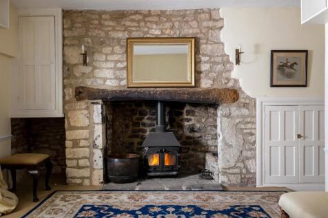13 - Kates Cottage - GL54 3HE - Web - v2.jpg