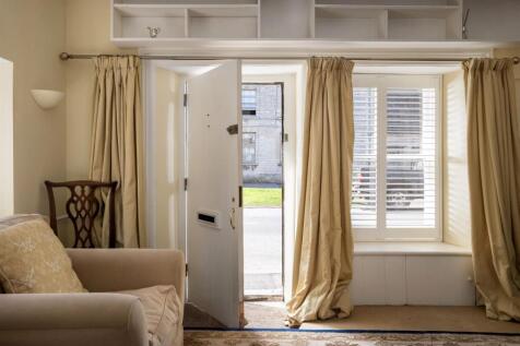 11 - Kates Cottage - GL54 3HE - Web - v2.jpg