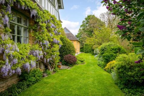 36 - The Home Farmhouse - GL7 7DU - Web.jpg