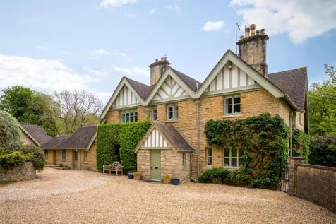 16 - The Home Farmhouse - GL7 7DU - Web.jpg