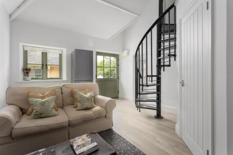20 - The Home Farmhouse - GL7 7DU - Web.jpg