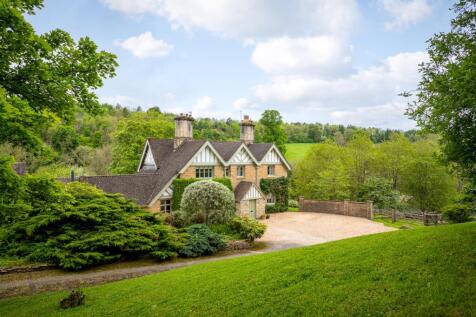 11 - The Home Farmhouse - GL7 7DU - Web.jpg