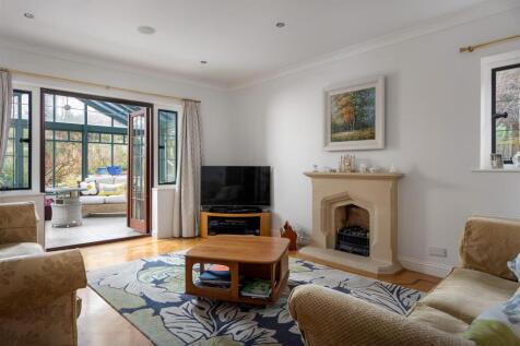 9 - Copper Beeches - GL6 6YE - Web.jpg