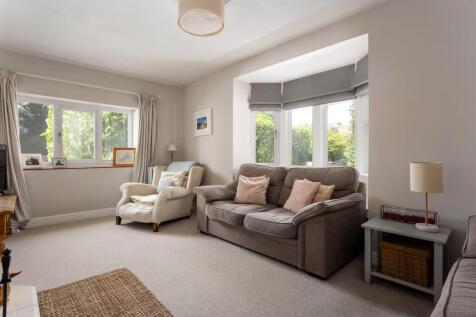 23 - Hilary Cottage - GL7 4HT - Web.jpg