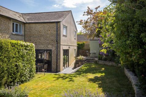 8 - Hilary Cottage - GL7 4HT - Web.jpg