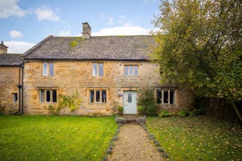 6 - Manor Farm - GL54 2ND - Web.jpg