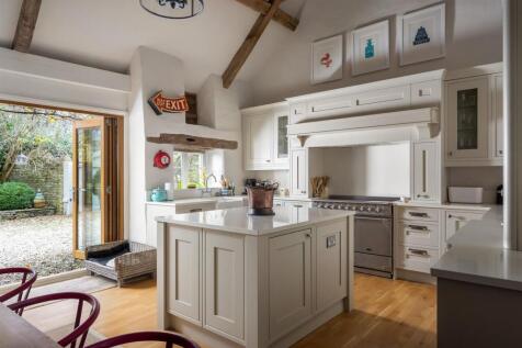 20 - Manor Farm - GL54 2ND - Web.jpg