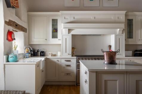 19 - Manor Farm - GL54 2ND - Web.jpg