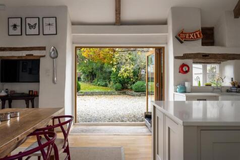 21 - Manor Farm - GL54 2ND - Web.jpg