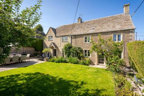 33 - Church Cottage - GL7 5HX - Web.jpg