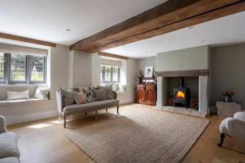 30 - Springview - GL8 8XX - Web.jpg
