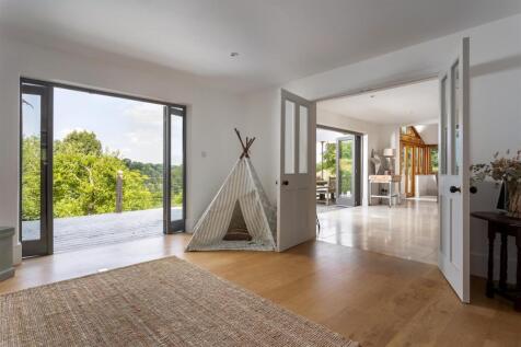 32 - Springview - GL8 8XX - Web.jpg