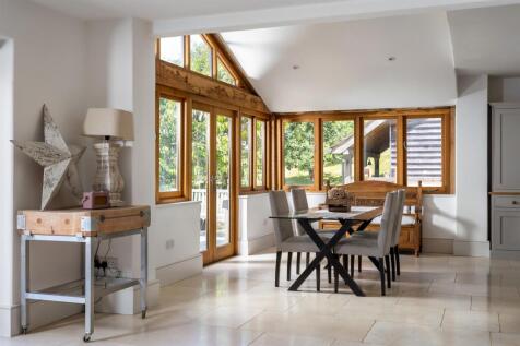 61 - Springview - GL8 8XX - Web.jpg