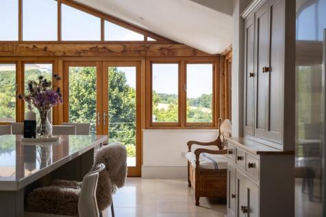 63 - Springview - GL8 8XX - Web.jpg