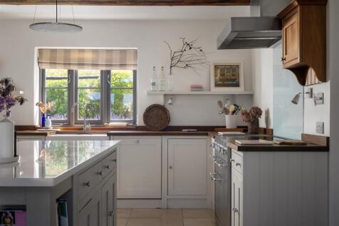 65 - Springview - GL8 8XX - Web.jpg