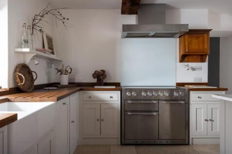 67 - Springview - GL8 8XX - Web.jpg