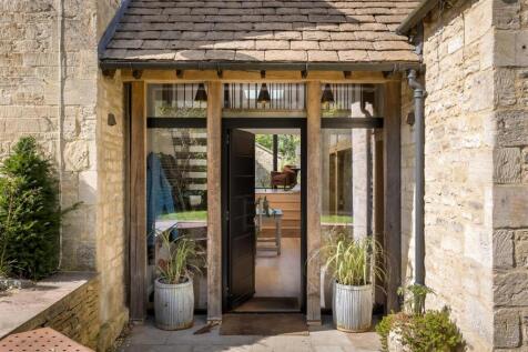 44 - 9-10 Sherborne - GL54 3DU - Web.jpg
