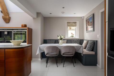 110 - Highfield House - GL54 4AA - Web.jpg
