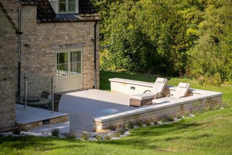 83 - Highfield House - GL54 4AA - Web.jpg