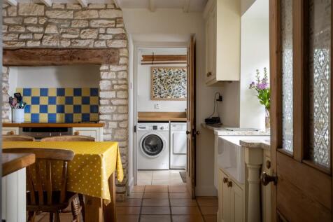 38 - Lavender Cottage - GL7 7AS - Web.jpg