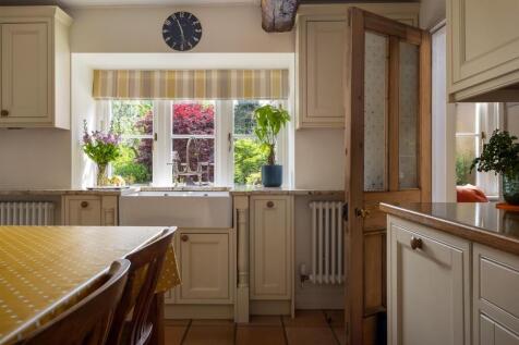 40 - Lavender Cottage - GL7 7AS - Web.jpg