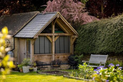 27 - Lavender Cottage - GL7 7AS - Web.jpg
